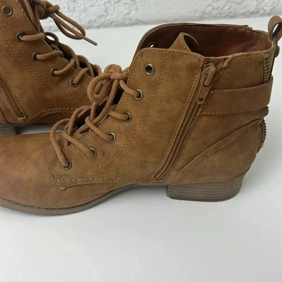 Women Boots size 8 1/2 - Picture 13 of 16